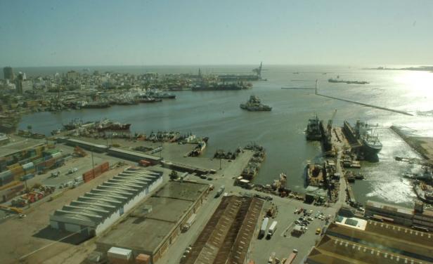 Actividad portuaria cae 6% en seis meses y Argentina extiende acoso