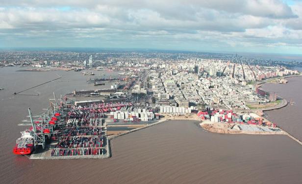 Montevideo, un puerto relojito, bien atractivo.