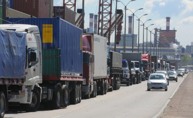 Piden negociar con transportistas para evitar el bloqueo al Puerto