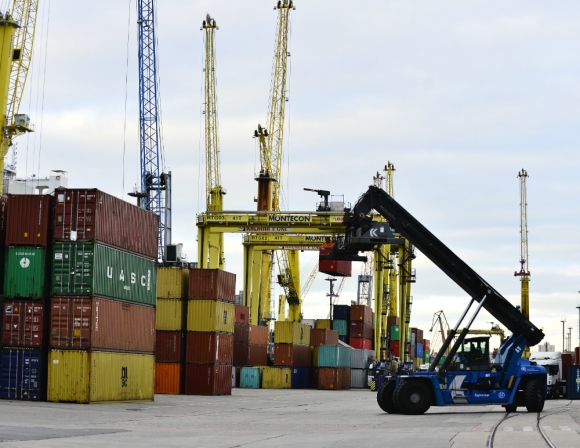 Movimiento del puerto de Montevideo creció 4% en el primer semestre del año