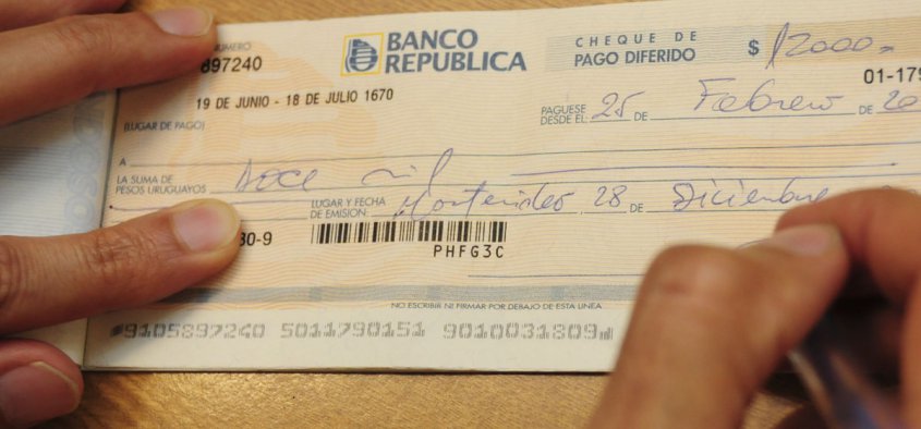 BCU volvió a postergar vigencia de nuevo formato para cheques