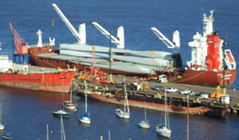 Fray Bentos recibe embarque de grandes componentes para aerogeneradores.