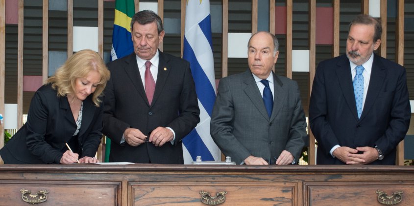 Brasil y Uruguay liberalizan comercio automotor bilateral